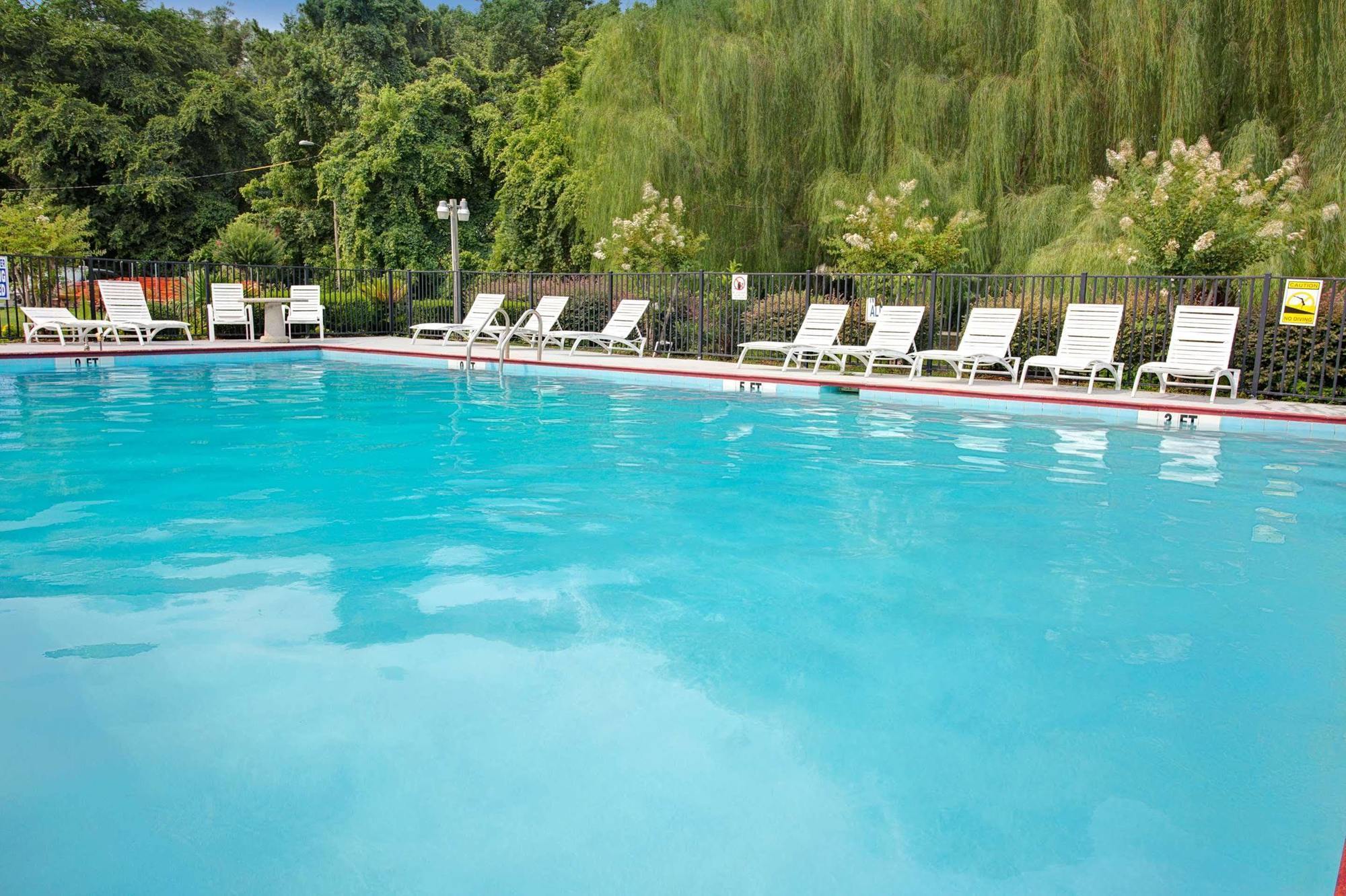 Days Inn & Suites By Wyndham Charleston Airport West Норт-Чарлстон Екстер'єр фото