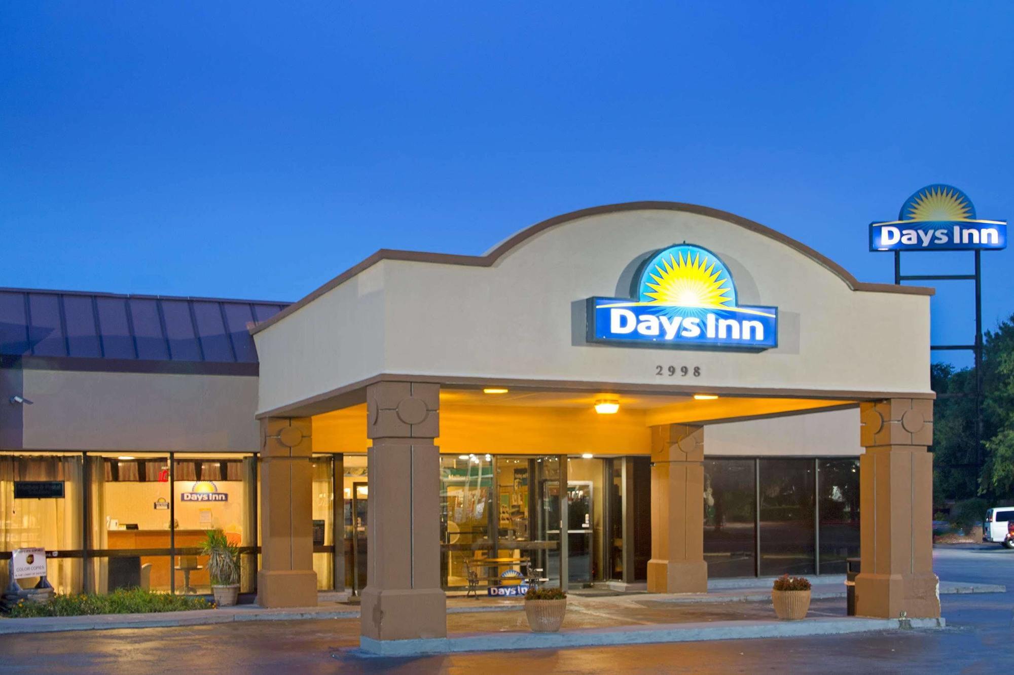Days Inn & Suites By Wyndham Charleston Airport West Норт-Чарлстон Екстер'єр фото