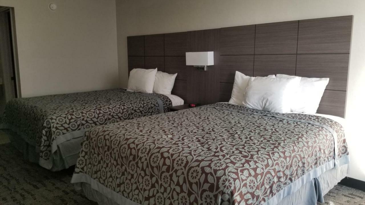 Days Inn & Suites By Wyndham Charleston Airport West Норт-Чарлстон Екстер'єр фото