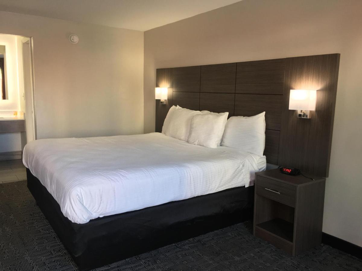 Days Inn & Suites By Wyndham Charleston Airport West Норт-Чарлстон Екстер'єр фото