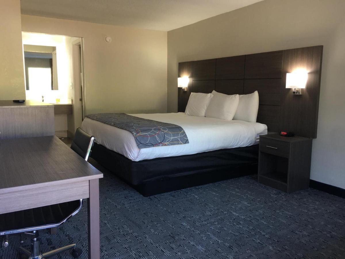 Days Inn & Suites By Wyndham Charleston Airport West Норт-Чарлстон Екстер'єр фото